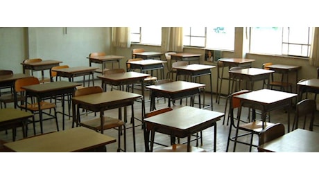 Scuola, Valditara: “Prossimo anno no cellulare in classe per elementari e medie”