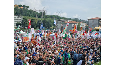 Raduno Lega Pontida 2024, la diretta in tempo reale: sul palco con Salvini attesi Vannacci e Orban