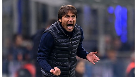 La rabbia di Antonio Conte sull'aereo di ritorno da Inter-Napoli: duro sfogo sull'arbitro Mariani