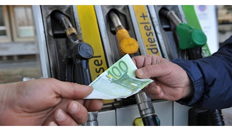 Carburanti, prezzi in rialzo: benzina self a 1,75 euro al litro