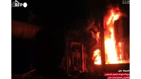 Yemen, raid israeliani: colpiti un cementificio e una centrale elettrica