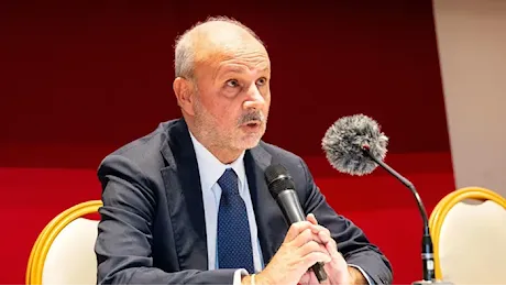 Il ministro della Sanità: «Indegna la chiusura delle agende. Le Asl vigilino sulle strutture»