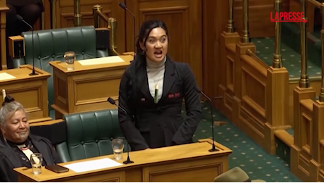 VIDEO Nuova Zelanda, la Haka dei deputati maori in parlamento per protesta