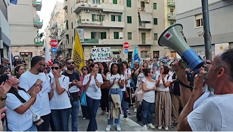 A Bari la protesta degli insegnanti di sostegno precari: Penalizzati da chi ha comprato le specializzazioni nei Paesi dell'Est