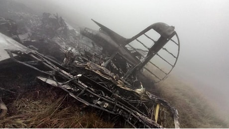 Trovato l’aereo disperso sull'Appennino tosco-emiliano: morti i tre a bordo