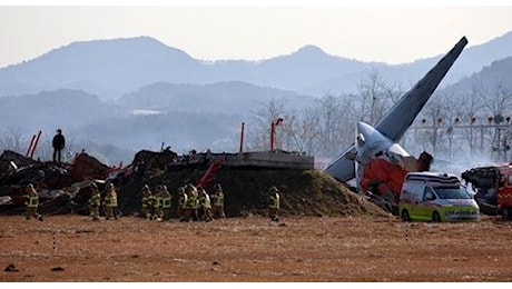 Aereo con 181 persone a bordo si schianta in Corea del Sud, almeno 85 i morti