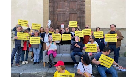 Referendum: flash mob a Firenze no a 'me ne frego' del governo