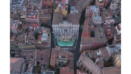 Roma, l’acqua torna a scorrere nella Fontana di Trevi