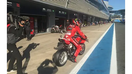 WSBK Jerez Superbike FP1: Nicolo Bulega non si arrende, Toprak Razgatlioglu ora fa meno paura