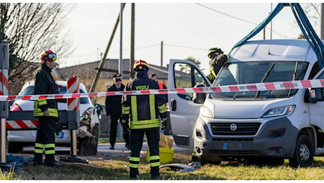 Marika Visentin, 49enne uccisa da un Ducato finito in testacoda mentre soccorreva la madre in panne. La figlia 12enne: «Mamma lì sotto non si muove più»