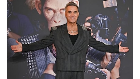 Better Man, Robbie Williams: 'Hanno fatto un biopic su di me, ma non sono ancora morto' I Sky TG24