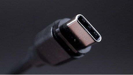 Caricabatterie universale Usb-C, scatta l'applicazione della direttiva Ue: cosa cambia per i consumatori