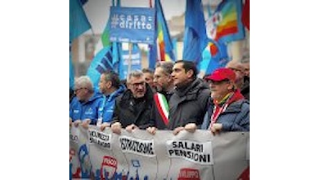 Sciopero Cgil e Uil. Al corteo di Bologna anche il neo governatore dell‘Emilia Romagna, Michele De Pascale