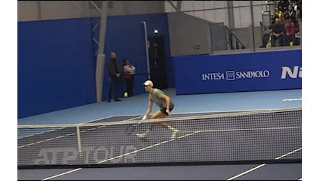 Atp Finals, Sinner in campo: allenamento prima di conoscere prossimo avversario. VIDEO