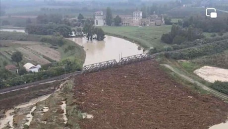 Meteo, maltempo Emilia Romagna, esondazione Lamone a Traversara: l'argine danneggiato non ha tenuto. Le immagini