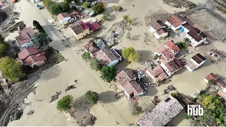 Maltempo Emilia-Romagna, alluvione a Traversara: le immagini col drone