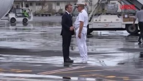 Francia, Macron arrivato a Mayotte per valutare danni ciclone Chido