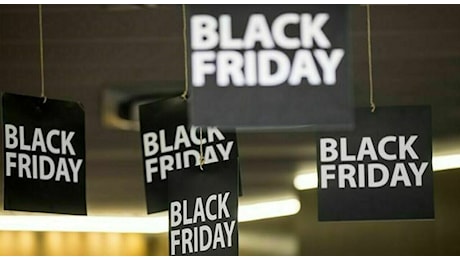 Black Friday, come evitare la trappola degli acquisti compulsivi: il vademecum per non essere vittime del marketing, parla l'esperto