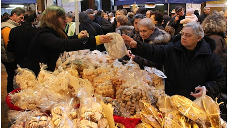 A Natale aumentano i prezzi, da panettone al torrone, quali saranno i più costosi