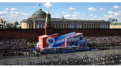 Russia, Giorno della vittoria sul nazismo, a Mosca la parata militare con la presenza di Xi, Lula, Fico e Vucic - DIRETTA