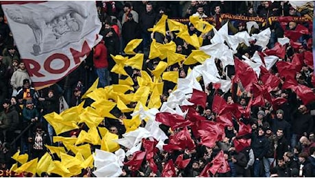 Roma-Parma 5-0, la Curva Sud applaude la squadra al triplice fischio