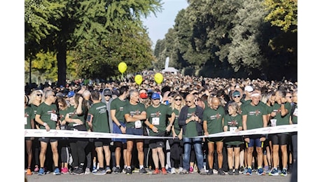 Un fiume verde invade Firenze con Corri la Vita: distribuite oltre 38mila magliette