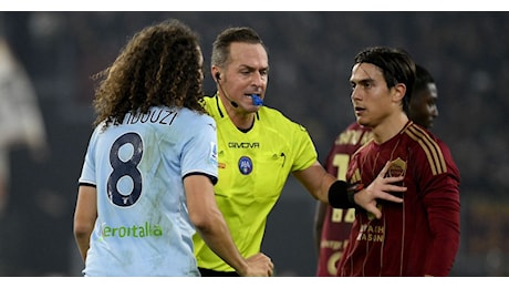 Roma-Lazio, Dybala provoca Guendouzi mostrandogli il “5”: ecco il motivo