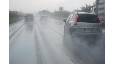 Allerta massima per PIOGGE eccezionali entro domenica 27: ecco dove