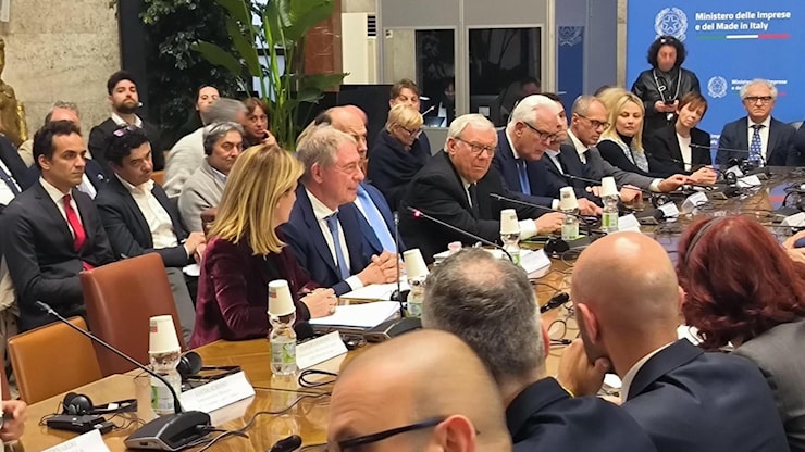 Beko, firmato l’accordo: 1.284 esuberi e impegno a usare gli ammortizzatori - La Stampa Beko, firmato l’accordo: 1.284 esuberi e impegno a usare gli ammortizzatori - La Stampa