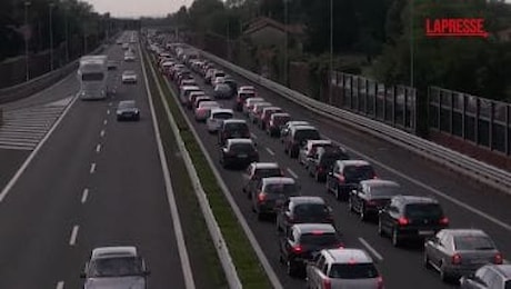 Comincia l'esodo estivo di agosto, tra traffico e caldo