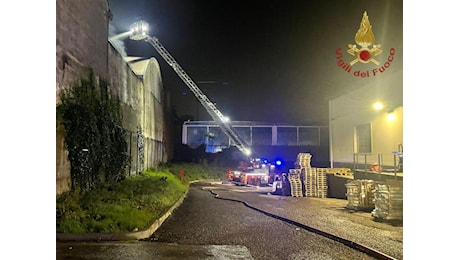 Milano, incendio in officina: 10 persone evacuate dallo stabile