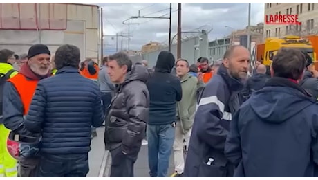 Genova, operaio muore travolto da una ralla al porto: scatta lo sciopero e la manifestazione