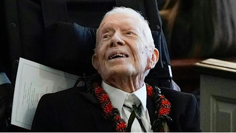 L’ex presidente Usa Jimmy Carter compie 100 anni. E in regalo chiede: “Vivere quanto basta per votare Kamala Harris”