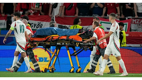 Euro 2024, Varga trasportato in ospedale dopo il duro scontro con il portiere scozzese Gunn: le condizioni del calciatore dell’Ungheria