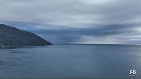 Cronaca meteo diretta - Maltempo Liguria, celle temporalesche in formazione sul mare - Video