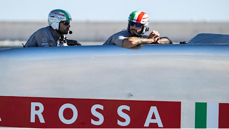 America’s Cup, LVC: su Luna Rossa si blocca un foil, la barca va sott’acqua