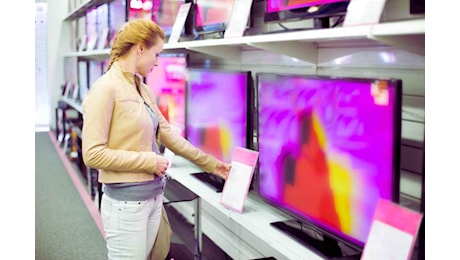 Tv nuova al prezzo di una cena, l'offerta folle del Black Friday è da prendere al volo