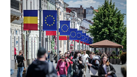 Romania, al via il primo turno delle elezioni presidenziali