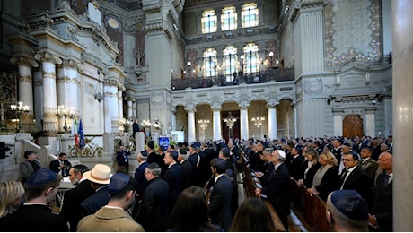 Strage del 7 ottobre, eventi a Roma. Cerimonia al Ghetto con Meloni e Gualtieri. Fadlun: «Atenei diventati luoghi di antisemitismo»