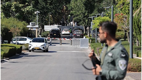 Hezbollah lancia missili a medio raggio su base militare a sud di Tel Aviv: dichiarato lo stato di emergenza