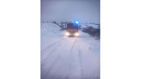 Due famiglie bloccate dalla neve a Bocca della Selva, salvate dai Vigili del Fuoco