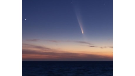 La cometa C3 Atlas ripresa da Cava d'Aliga