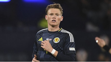 NAPOLI, ALLARME PER MCTOMINAY: PROBLEMA ALLA CAVIGLIA