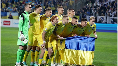 Ucraina in campo a Euro 2024, il commovente video dei giocatori con le immagini della guerra con la Russia
