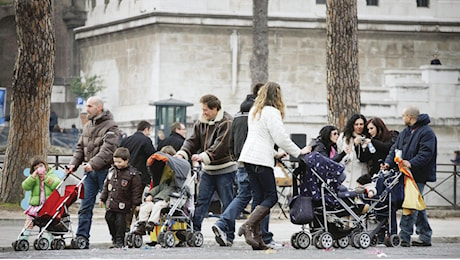 Il lungo inverno demografico, anche gli stranieri non fanno figli