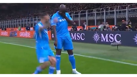 VIDEO Lukaku, l’eccentrica esultanza dopo il gol: impazziscono i tifosi del Napoli