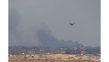 Ancora raid su Gaza, Protezione civile: “Almeno 14 morti, decine di feriti”