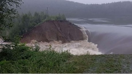 Russia: crolla diga dopo piogge torrenziali a Chelyabinsk