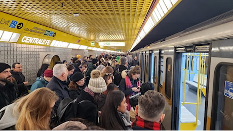 Lo sciopero dei mezzi resta, Usb 'ignora' la precettazione: gli orari di treni, metro, bus e tram