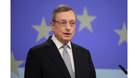 Draghi bacchetta l’UE: “servono riforme dei mercati, il modello basato su salari bassi non è più sostenibile”